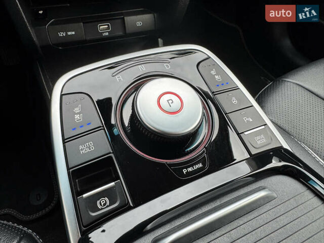 Серый Киа Niro, объемом двигателя 0 л и пробегом 118 тыс. км за 19350 $, фото 90 на Automoto.ua