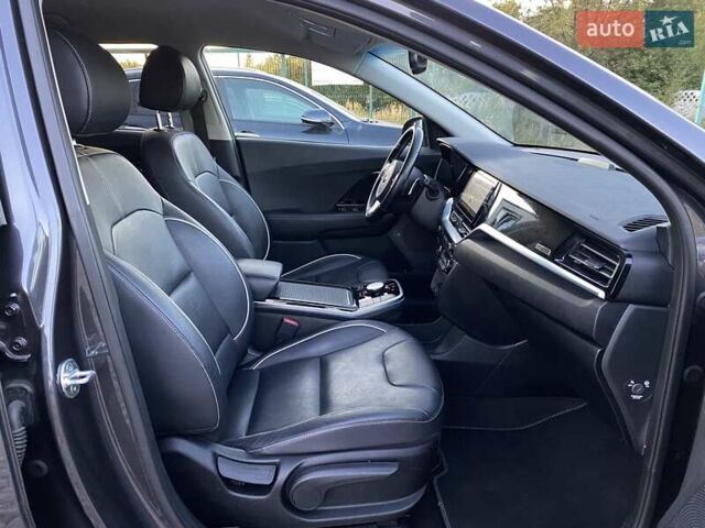 Сірий Кіа Niro, об'ємом двигуна 0 л та пробігом 107 тис. км за 21950 $, фото 72 на Automoto.ua