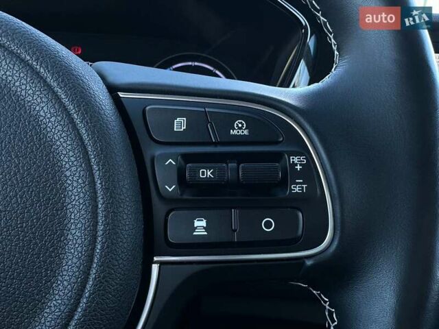 Сірий Кіа Niro, об'ємом двигуна 0 л та пробігом 58 тис. км за 23400 $, фото 9 на Automoto.ua