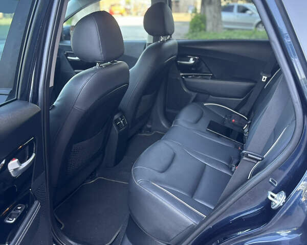 Сірий Кіа Niro, об'ємом двигуна 0 л та пробігом 72 тис. км за 19200 $, фото 28 на Automoto.ua