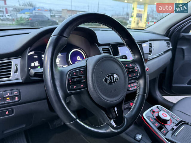 Серый Киа Niro, объемом двигателя 0 л и пробегом 165 тыс. км за 18000 $, фото 51 на Automoto.ua