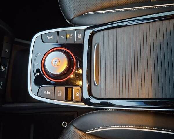 Серый Киа Niro, объемом двигателя 0 л и пробегом 150 тыс. км за 19300 $, фото 16 на Automoto.ua