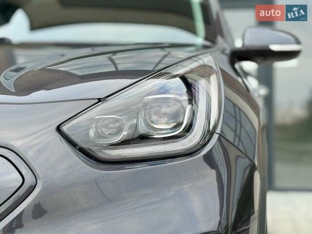 Серый Киа Niro, объемом двигателя 0 л и пробегом 150 тыс. км за 18500 $, фото 19 на Automoto.ua