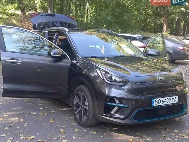 Серый Киа Niro, объемом двигателя 0 л и пробегом 75 тыс. км за 23200 $, фото 7 на Automoto.ua