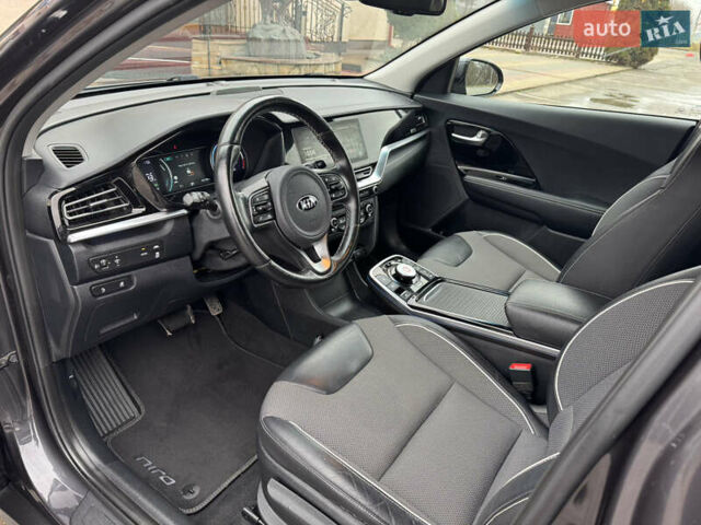 Серый Киа Niro, объемом двигателя 0 л и пробегом 158 тыс. км за 17750 $, фото 40 на Automoto.ua
