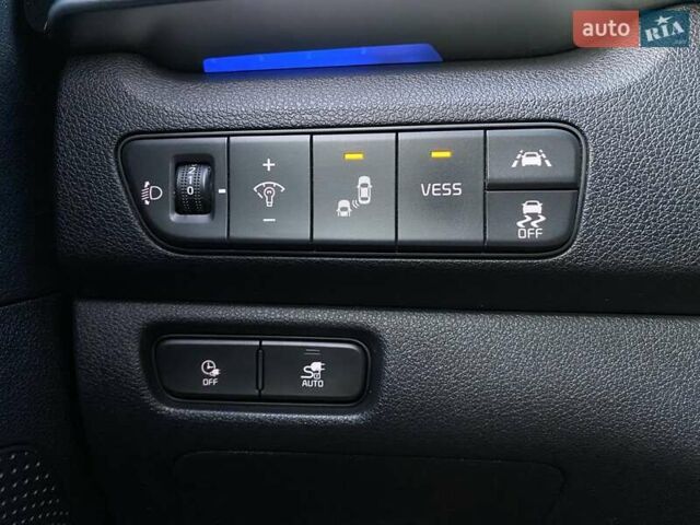 Сірий Кіа Niro, об'ємом двигуна 0 л та пробігом 88 тис. км за 22500 $, фото 5 на Automoto.ua