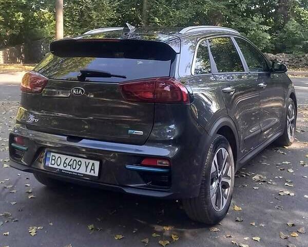 Серый Киа Niro, объемом двигателя 0 л и пробегом 75 тыс. км за 23200 $, фото 5 на Automoto.ua