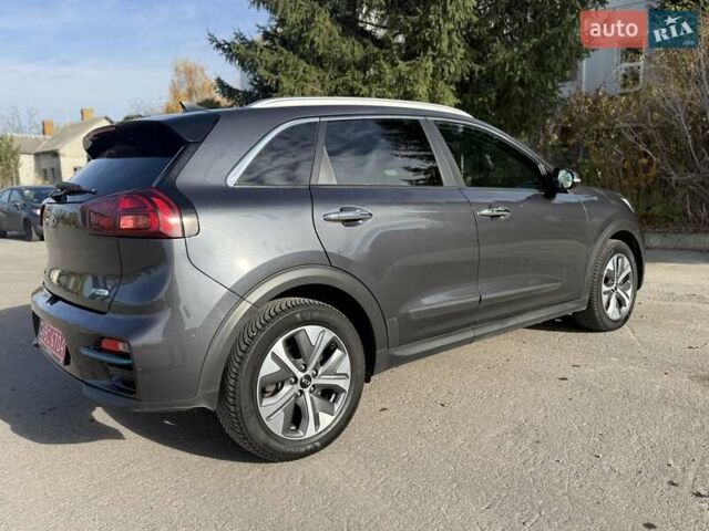 Серый Киа Niro, объемом двигателя 0 л и пробегом 124 тыс. км за 18950 $, фото 6 на Automoto.ua