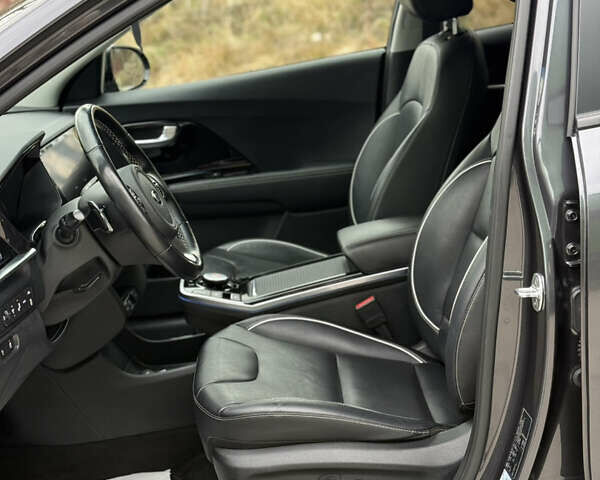 Серый Киа Niro, объемом двигателя 0 л и пробегом 120 тыс. км за 19750 $, фото 22 на Automoto.ua