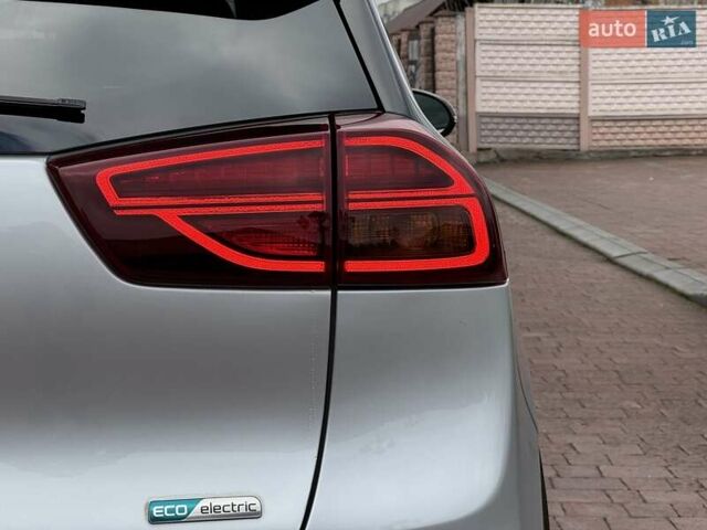 Сірий Кіа Niro, об'ємом двигуна 0 л та пробігом 118 тис. км за 19300 $, фото 60 на Automoto.ua