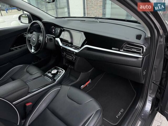 Серый Киа Niro, объемом двигателя 0 л и пробегом 150 тыс. км за 18500 $, фото 53 на Automoto.ua