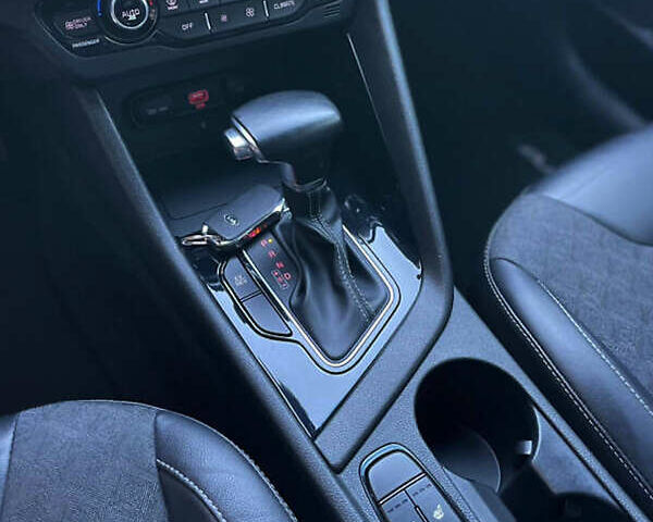 Серый Киа Niro, объемом двигателя 1.58 л и пробегом 67 тыс. км за 22600 $, фото 17 на Automoto.ua