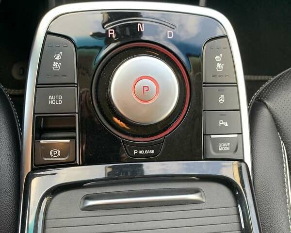 Сірий Кіа Niro, об'ємом двигуна 0 л та пробігом 128 тис. км за 18950 $, фото 24 на Automoto.ua