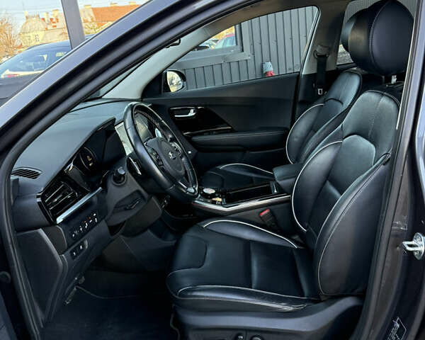 Сірий Кіа Niro, об'ємом двигуна 0 л та пробігом 102 тис. км за 18900 $, фото 23 на Automoto.ua