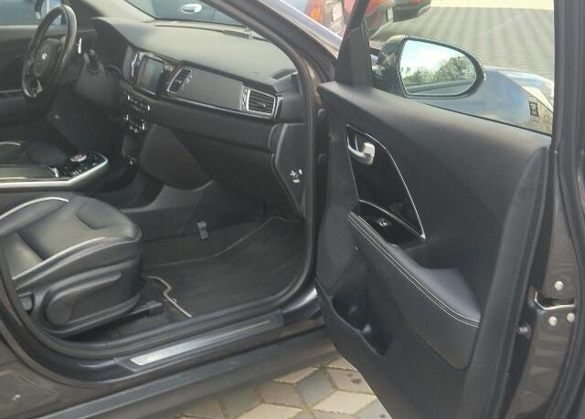 Серый Киа Niro, объемом двигателя 0 л и пробегом 114 тыс. км за 18500 $, фото 4 на Automoto.ua