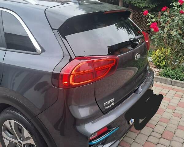 Серый Киа Niro, объемом двигателя 0 л и пробегом 89 тыс. км за 20500 $, фото 7 на Automoto.ua