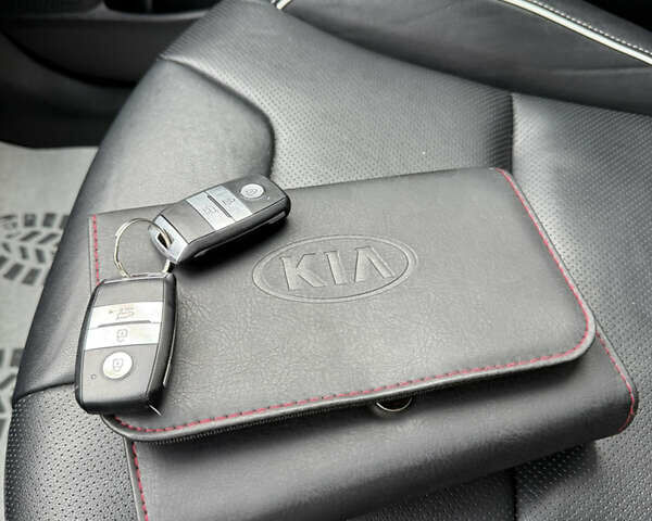 Серый Киа Niro, объемом двигателя 0 л и пробегом 120 тыс. км за 19750 $, фото 35 на Automoto.ua