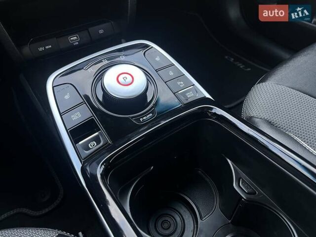 Серый Киа Niro, объемом двигателя 0 л и пробегом 72 тыс. км за 19750 $, фото 31 на Automoto.ua