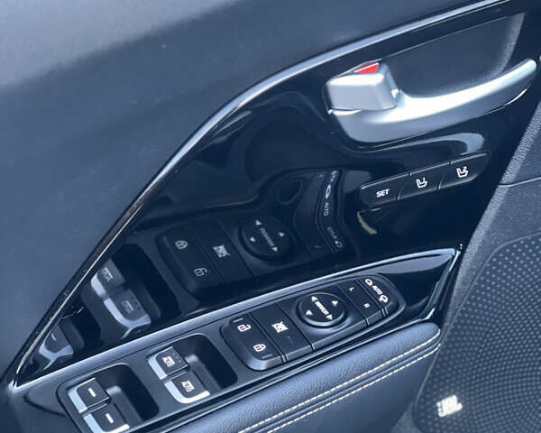 Серый Киа Niro, объемом двигателя 0 л и пробегом 133 тыс. км за 19500 $, фото 32 на Automoto.ua