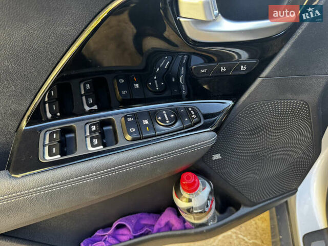 Сірий Кіа Niro, об'ємом двигуна 0 л та пробігом 120 тис. км за 22200 $, фото 22 на Automoto.ua