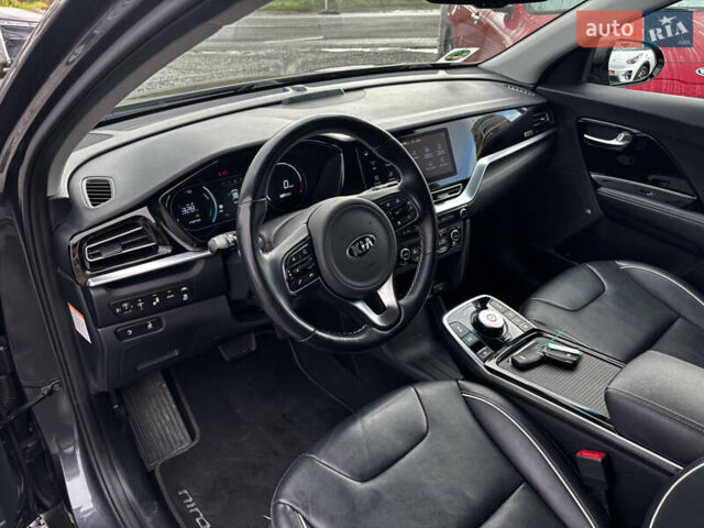 Серый Киа Niro, объемом двигателя 0 л и пробегом 112 тыс. км за 20800 $, фото 24 на Automoto.ua