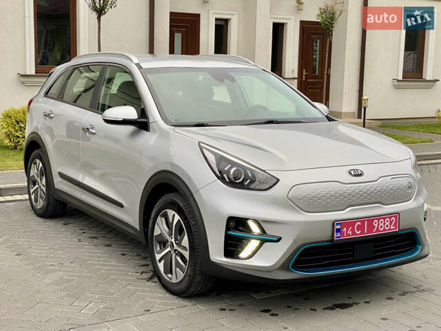 Сірий Кіа Niro, об'ємом двигуна 0 л та пробігом 63 тис. км за 20899 $, фото 7 на Automoto.ua