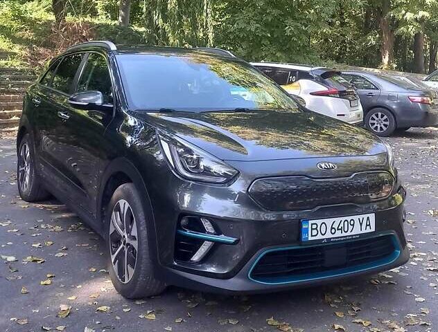 Серый Киа Niro, объемом двигателя 0 л и пробегом 75 тыс. км за 23200 $, фото 2 на Automoto.ua