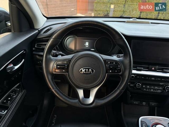 Сірий Кіа Niro, об'ємом двигуна 0 л та пробігом 118 тис. км за 20499 $, фото 44 на Automoto.ua