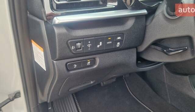 Серый Киа Niro, объемом двигателя 0 л и пробегом 167 тыс. км за 18400 $, фото 19 на Automoto.ua