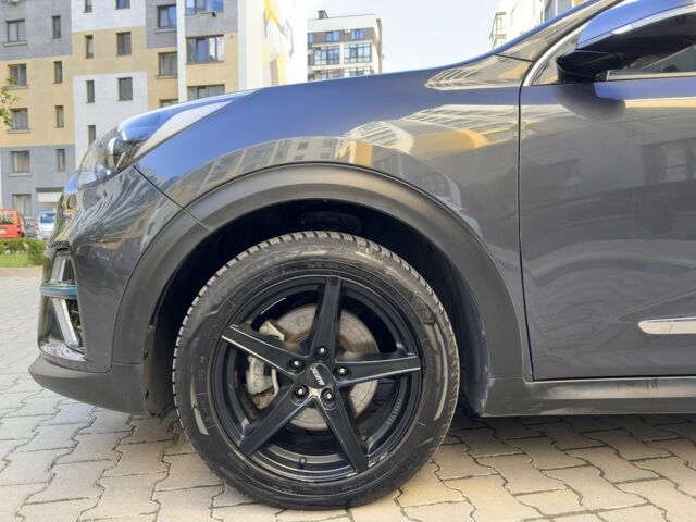 Серый Киа Niro, объемом двигателя 0 л и пробегом 112 тыс. км за 16999 $, фото 4 на Automoto.ua