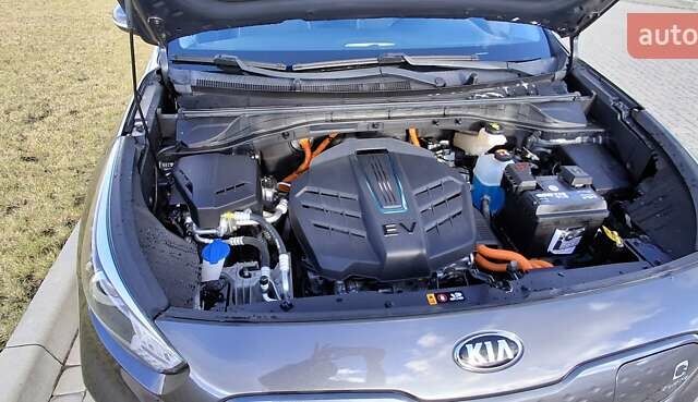 Сірий Кіа Niro, об'ємом двигуна 0 л та пробігом 91 тис. км за 19300 $, фото 3 на Automoto.ua