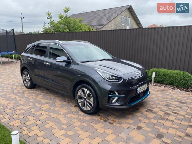 Серый Киа Niro, объемом двигателя 0 л и пробегом 117 тыс. км за 20470 $, фото 3 на Automoto.ua
