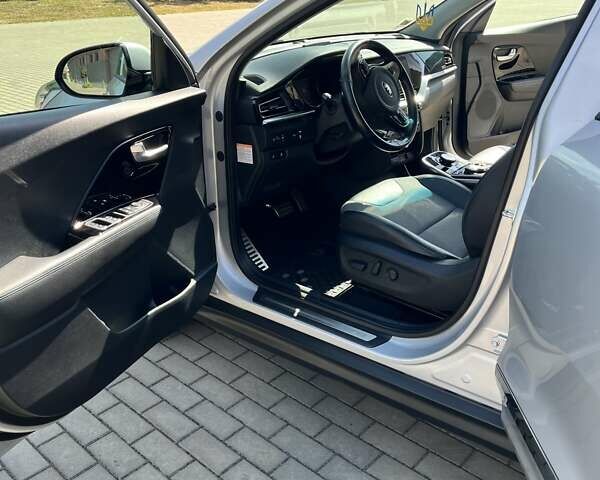 Киа Niro 2020 в Костополе на Automoto.ua Серый Киа Niro, объемом двигателя 0 л и пробегом 113 тыс. км за 18888 $, фото 24 на Automoto.ua