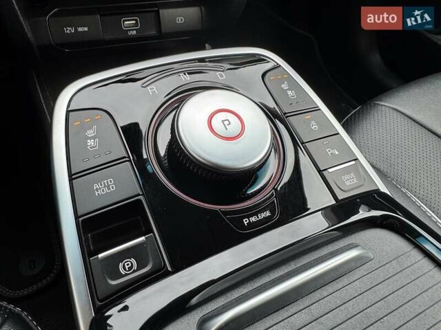 Сірий Кіа Niro, об'ємом двигуна 0 л та пробігом 118 тис. км за 19300 $, фото 103 на Automoto.ua