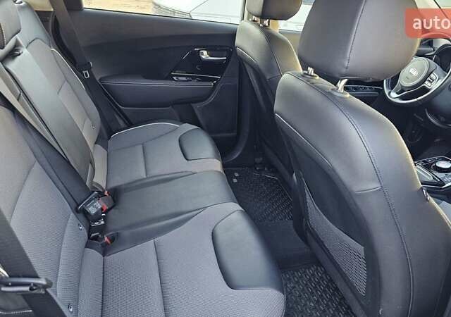 Серый Киа Niro, объемом двигателя 0 л и пробегом 40 тыс. км за 22400 $, фото 12 на Automoto.ua