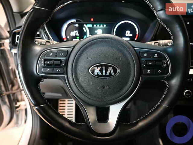 Серый Киа Niro, объемом двигателя 0 л и пробегом 146 тыс. км за 20747 $, фото 15 на Automoto.ua