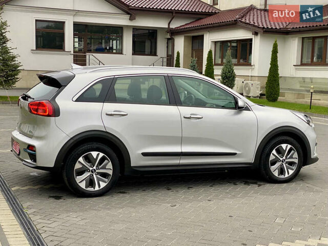 Сірий Кіа Niro, об'ємом двигуна 0 л та пробігом 63 тис. км за 20899 $, фото 15 на Automoto.ua