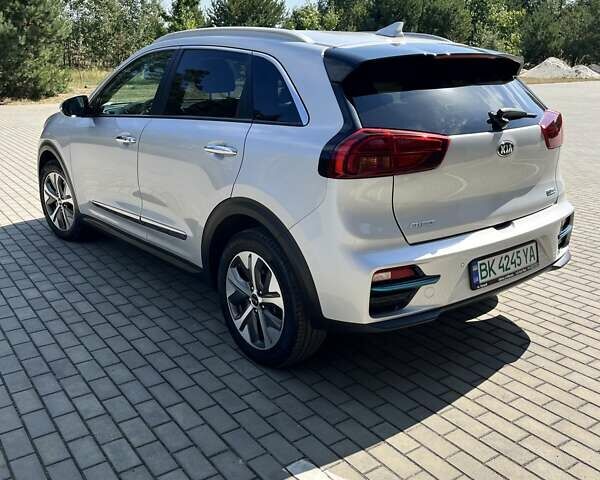 Киа Niro 2020 в Костополе на Automoto.ua Серый Киа Niro, объемом двигателя 0 л и пробегом 113 тыс. км за 18888 $, фото 5 на Automoto.ua