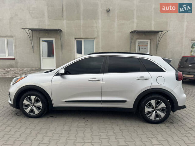 Киа Niro 2020 в Луцке на Automoto.ua Серый Киа Niro, объемом двигателя 1.58 л и пробегом 241 тыс. км за 14600 $, фото 3 на Automoto.ua
