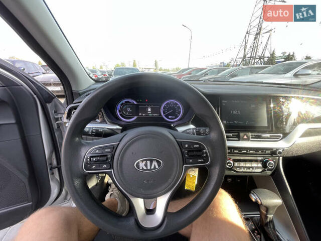 Серый Киа Niro, объемом двигателя 1.58 л и пробегом 181 тыс. км за 16000 $, фото 8 на Automoto.ua