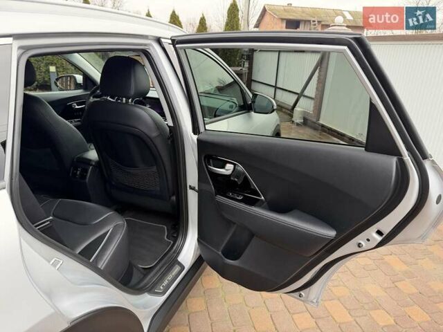 Сірий Кіа Niro, об'ємом двигуна 0 л та пробігом 71 тис. км за 21999 $, фото 69 на Automoto.ua