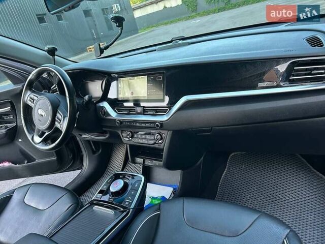 Серый Киа Niro, объемом двигателя 0 л и пробегом 160 тыс. км за 19200 $, фото 22 на Automoto.ua