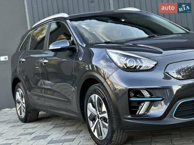 Серый Киа Niro, объемом двигателя 0 л и пробегом 88 тыс. км за 18500 $, фото 3 на Automoto.ua