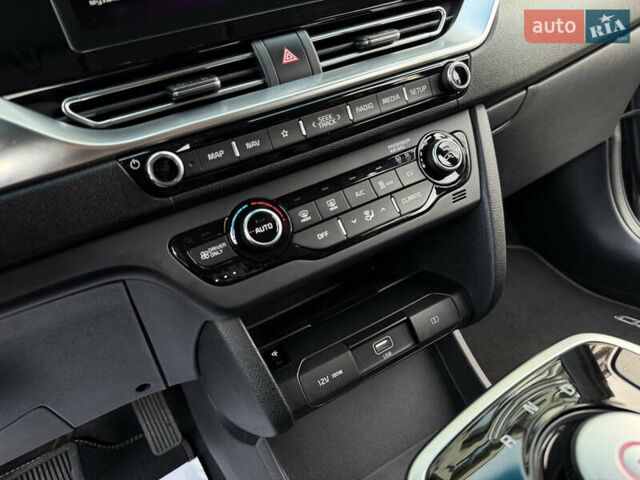 Сірий Кіа Niro, об'ємом двигуна 0 л та пробігом 70 тис. км за 19999 $, фото 54 на Automoto.ua