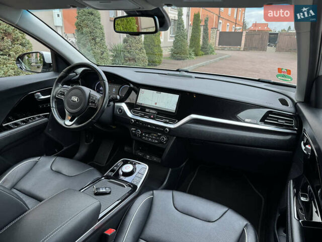 Серый Киа Niro, объемом двигателя 0 л и пробегом 118 тыс. км за 19350 $, фото 114 на Automoto.ua