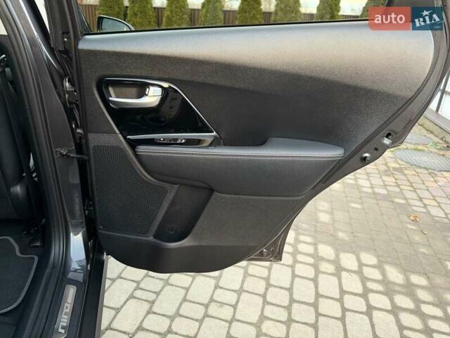 Сірий Кіа Niro, об'ємом двигуна 0 л та пробігом 118 тис. км за 20499 $, фото 77 на Automoto.ua