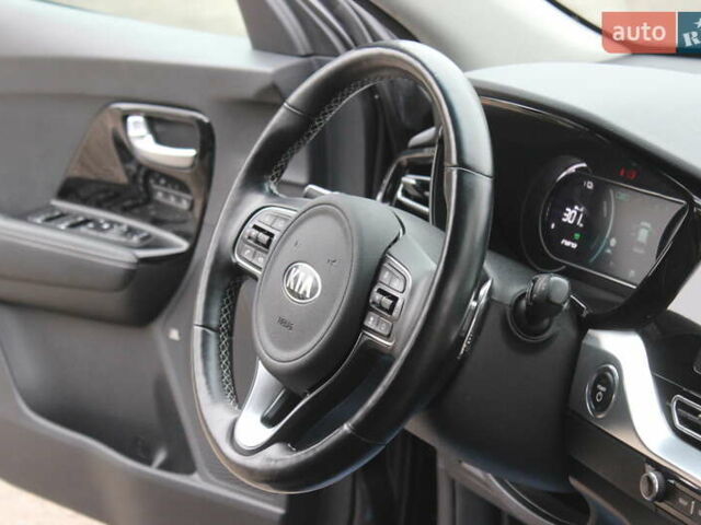 Сірий Кіа Niro, об'ємом двигуна 0 л та пробігом 74 тис. км за 19990 $, фото 30 на Automoto.ua