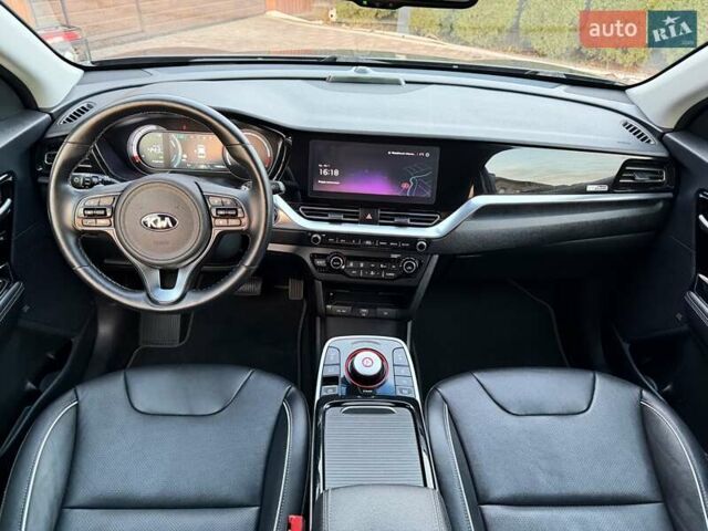 Сірий Кіа Niro, об'ємом двигуна 0 л та пробігом 118 тис. км за 20499 $, фото 78 на Automoto.ua