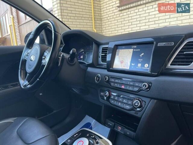 Серый Киа Niro, объемом двигателя 0 л и пробегом 125 тыс. км за 19250 $, фото 36 на Automoto.ua