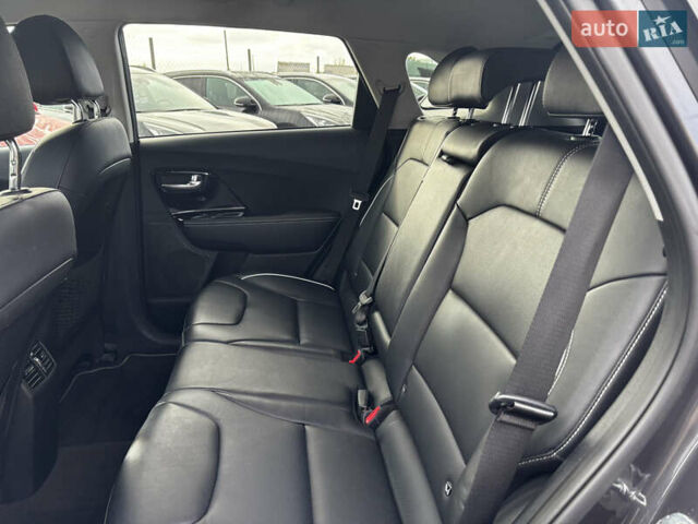 Серый Киа Niro, объемом двигателя 0 л и пробегом 112 тыс. км за 20800 $, фото 27 на Automoto.ua